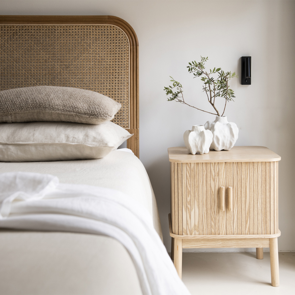 table de nuit 2 portes 48x40 cm bois clair envio